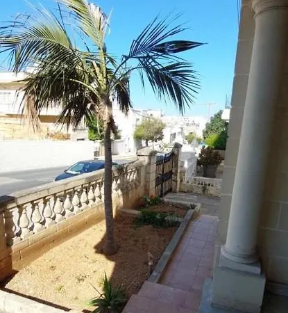 Cosy Bedroom Near Gzira